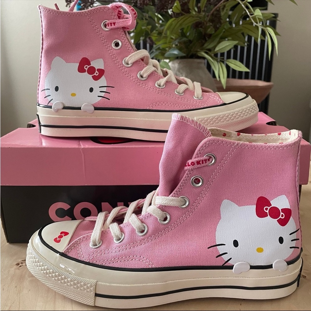 Converse Chuck Taylor All Star 70 Hi Hello Kitty Pink
Size W7